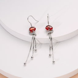 简约流光 纯银首饰的静物摄影与批发之道